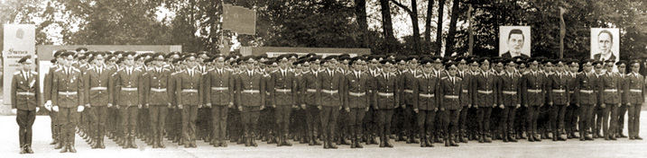 В парадном строю выпускники 1батальона 1974года