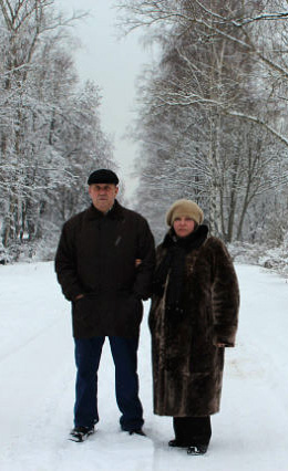 с супругой на зимней прогулке